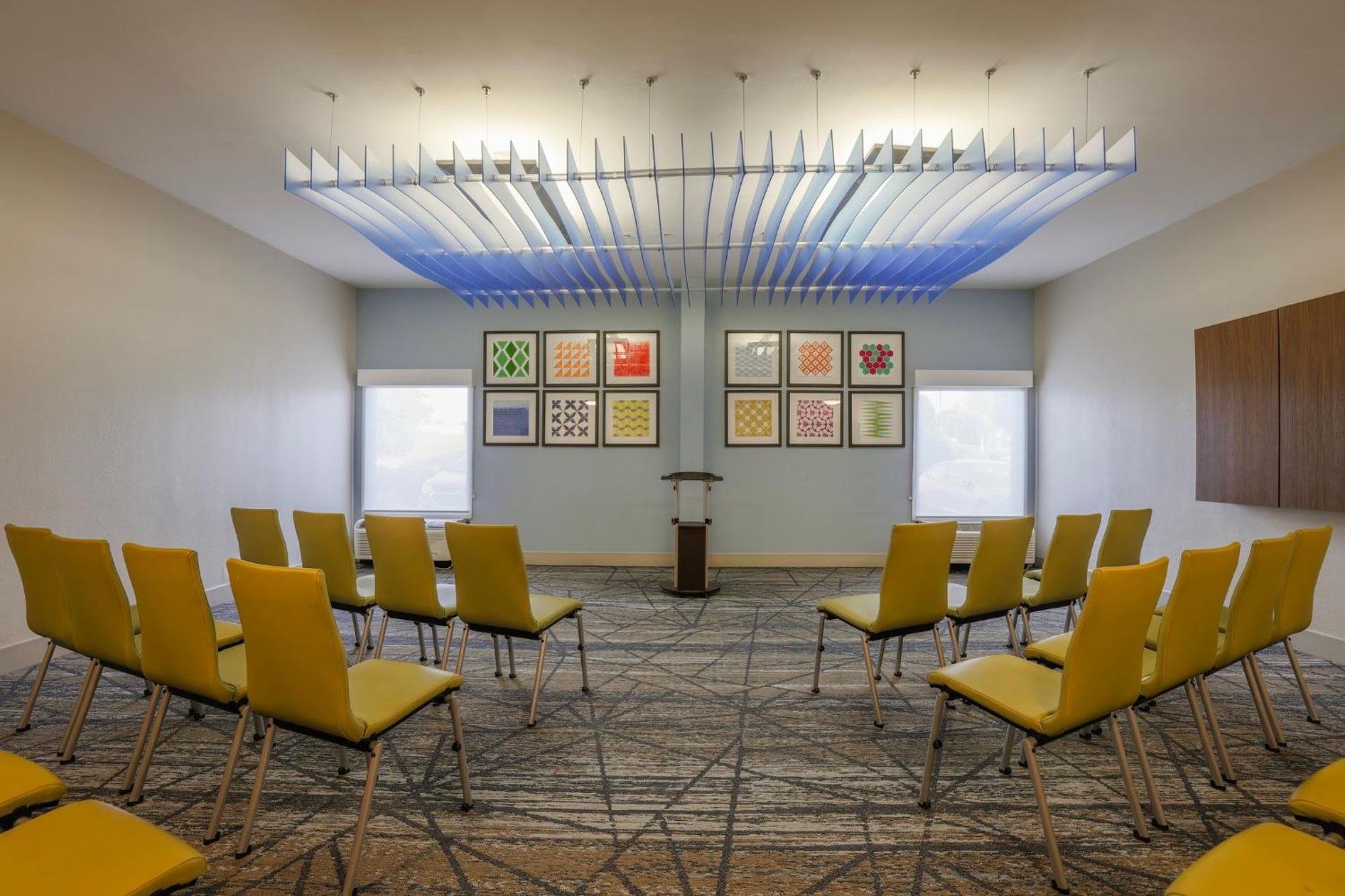 Holiday Inn Express Burlington By Ihg Exterior foto